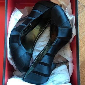 Black MA-COURTNEY, BCBGMaxAzria 3” heels 7.5M